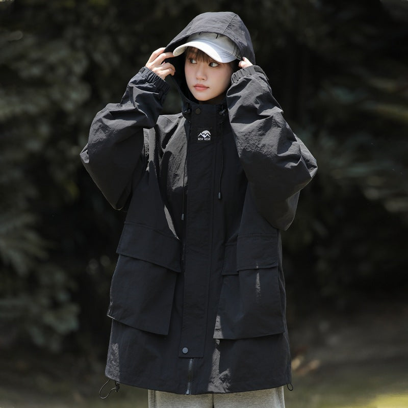 Embroidered Labeling Large Pocket Hooded Jacket